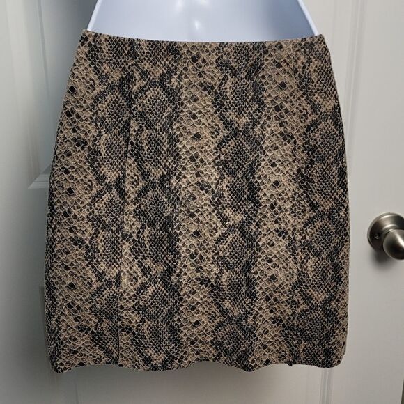 HER ENTIRE NAME SAYS... GRACE Skirt - Picture 4 of 5